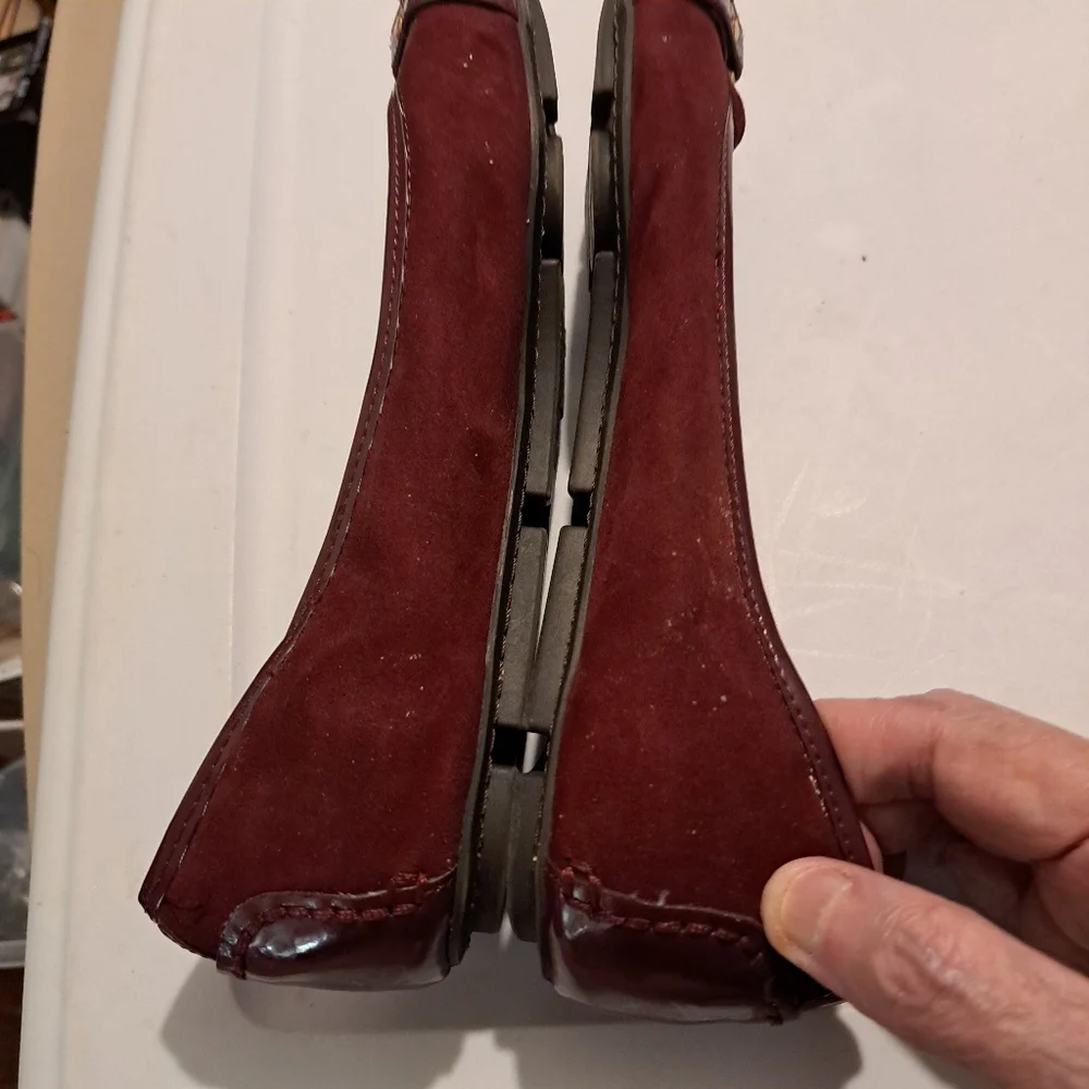 Liz Claiborne Flex Burgundy Suede Flat Shoe, 9M